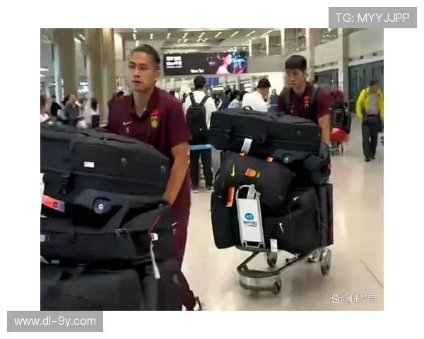 三哥神操作吐槽足球赛场奇葩瞬间笑料不断让球迷笑到停不下来啦呀